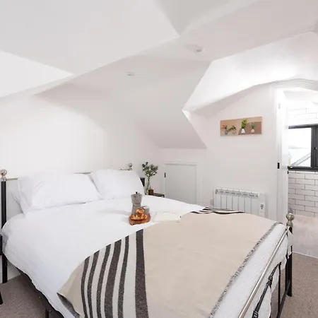 Burrow Cottage, *