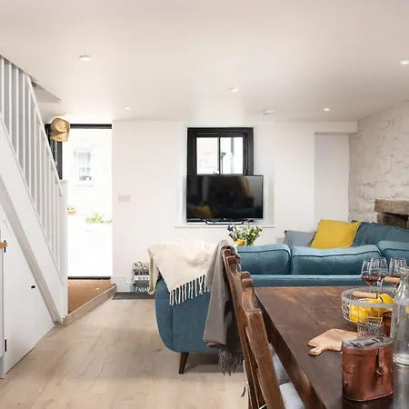 Burrow Cottage, Holiday home